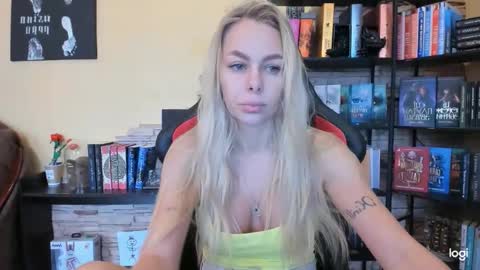 Snapshot of library_girl chatting on December 4, 9:18 am Anna online show from December 4, 9:18 am