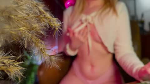 Snapshot of lierie chatting on February 13, 9:55 pm its my birthday today so im offline but id be so happy if you felt like sending me a birthday love while im away online show from February 13, 9:55 pm