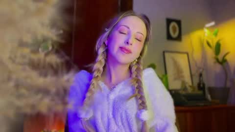 Snapshot of lierie chatting on February 17, 5:08 pm its my birthday today so im offline but id be so happy if you felt like sending me a birthday love while im away online show from February 17, 5:08 pm