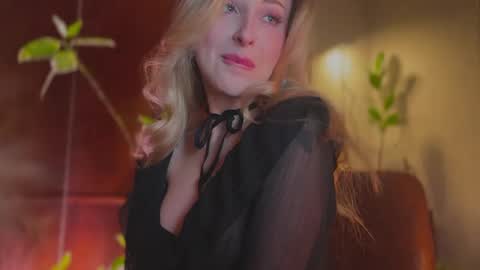 Snapshot of lierie chatting on March 3, 6:47 pm its my birthday today so im offline but id be so happy if you felt like sending me a birthday love while im away online show from March 3, 6:47 pm