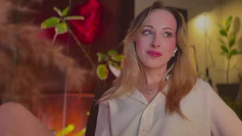 Snapshot of lierie chatting on March 10, 8:47 pm its my birthday today so im offline but id be so happy if you felt like sending me a birthday love while im away online show from March 10, 8:47 pm