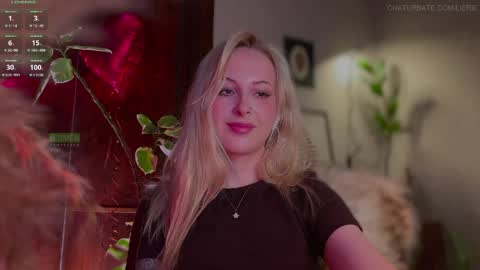 Snapshot of lierie chatting on April 6, 9:16 pm its my birthday today so im offline but id be so happy if you felt like sending me a birthday love while im away online show from April 6, 9:16 pm