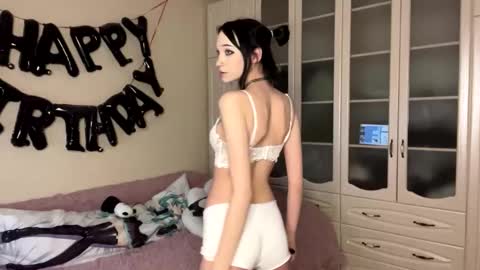 Snapshot of liersery chatting on February 4, 3:23 am Georgina online show from February 4, 3:23 am