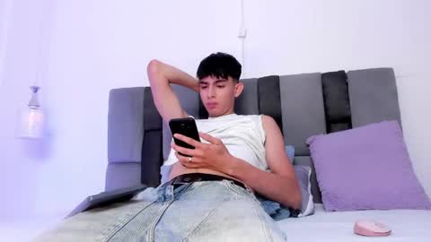 Snapshot of light_eyes_ chatting on June 4, 2:56 pm Jhonatan online show from June 4, 2:56 pm