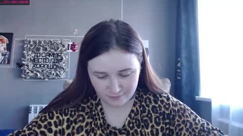 light_lunaa online show from June 4, 9:15 am