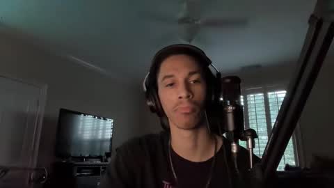 Snapshot of lightskin4you chatting on June 10, 12:44 am lightskin4you online show from June 10, 12:44 am