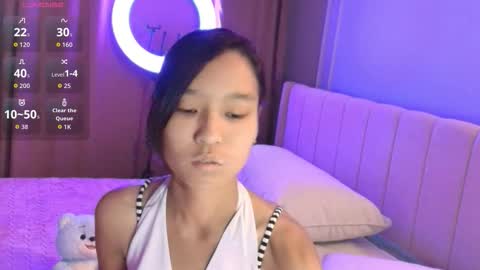 Lihn Pham online show from November 17, 1:33 am