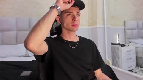 L I I A M online show from February 4, 7:18 am