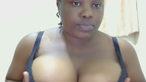 Snapshot of liilcutiee chatting on May 7, 11:43 pm Lily online show from May 7, 11:43 pm