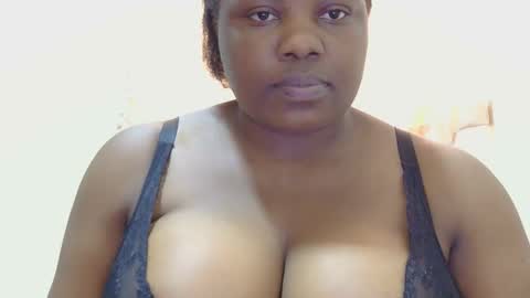 Snapshot of liilcutiee chatting on May 17, 10:44 am Lily online show from May 17, 10:44 am
