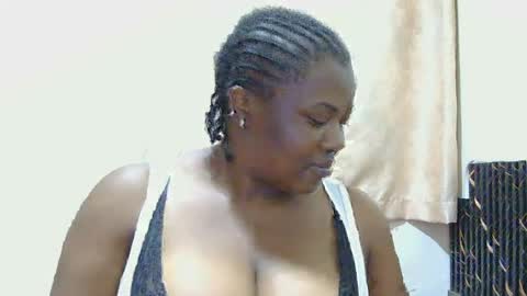 Snapshot of liilcutiee chatting on July 8, 8:57 pm Lily online show from July 8, 8:57 pm