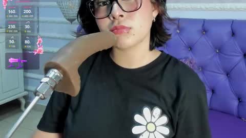 Snapshot of liily_hot chatting on February 5, 6:51 am LIILY online show from February 5, 6:51 am