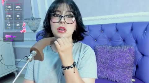 Snapshot of liily_hot chatting on February 21, 9:43 am LIILY online show from February 21, 9:43 am