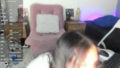 Snapshot of liily_moore chatting on December 11, 10:14 am Lily Moore online show from December 11, 10:14 am