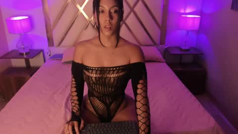Snapshot of liizjones chatting on May 25, 9:32 pm LiizJones online show from May 25, 9:32 pm