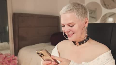 likaaberry online show from September 16, 5:03 pm