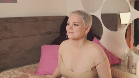 likaaberry online show from October 14, 5:14 pm