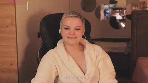 likaaberry online show from November 30, 12:09 pm