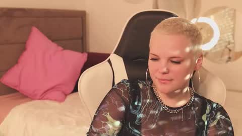 likaaberry online show from February 28, 2:29 pm