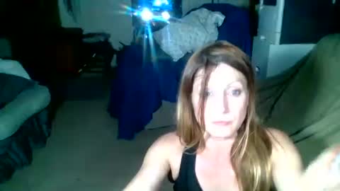 Snapshot of likerightnow chatting on April 20, 7:44 am likerightnow online show from April 20, 7:44 am