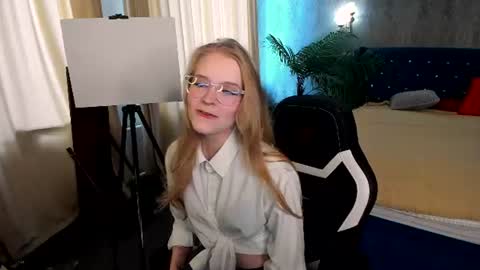 Snapshot of lil_cookie_monster chatting on June 13, 11:30 am Erica online show from June 13, 11:30 am