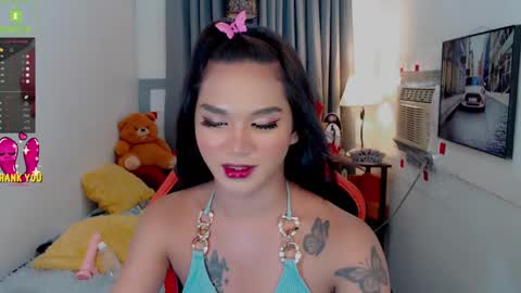 Snapshot of lil_fantacy chatting on December 4, 3:37 am LILY online show from December 4, 3:37 am