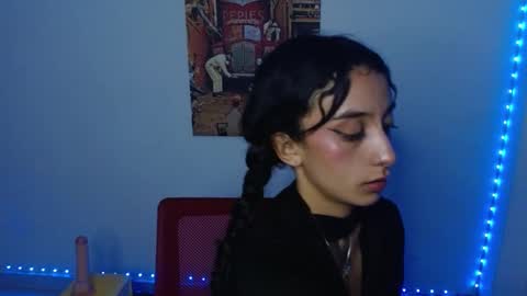 Snapshot of lil_lisaa chatting on December 15, 9:56 am Lisaa online show from December 15, 9:56 am