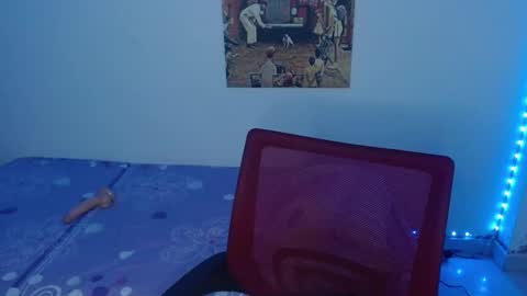 Snapshot of lil_lisaa chatting on February 23, 8:17 am Lisaa online show from February 23, 8:17 am