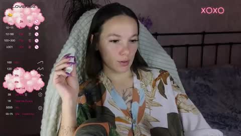 Snapshot of lil_luna_x chatting on November 13, 10:52 pm little moon online show from November 13, 10:52 pm