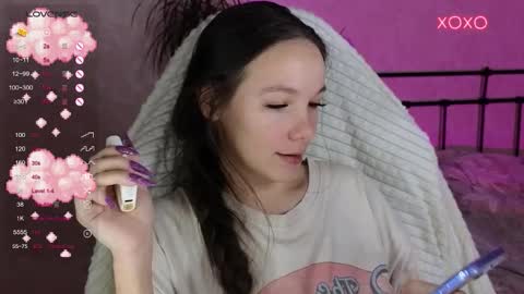 Snapshot of lil_luna_x chatting on November 26, 10:44 pm little moon online show from November 26, 10:44 pm