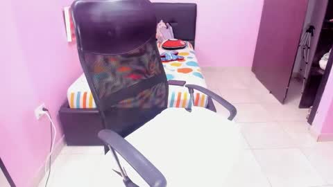 Snapshot of lil_mommy_slut chatting on November 18, 11:58 am lil_mommy_slut online show from November 18, 11:58 am