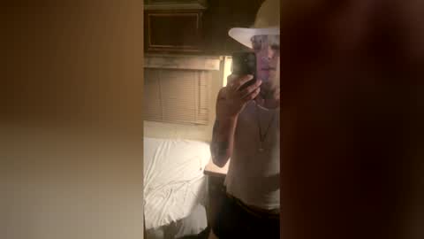 Snapshot of lil_pepino chatting on June 8, 4:35 am lil_pepino online show from June 8, 4:35 am