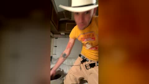 Snapshot of lil_pepino chatting on June 9, 5:08 am lil_pepino online show from June 9, 5:08 am