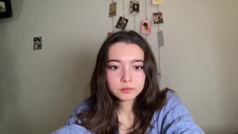 Snapshot of lil_pupsik chatting on February 3, 6:22 am Elina online show from February 3, 6:22 am