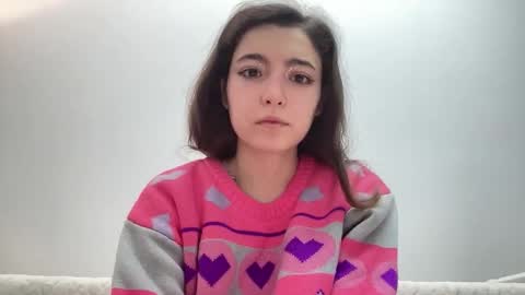 Snapshot of lil_pupsik chatting on February 8, 5:00 am Elina online show from February 8, 5:00 am