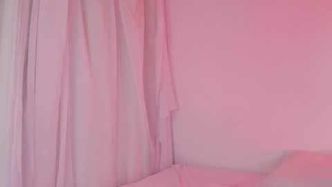 Snapshot of lil_swaay chatting on June 14, 2:24 am Lola online show from June 14, 2:24 am