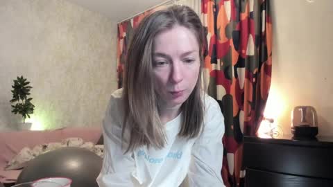 Snapshot of lil_uff chatting on April 6, 8:32 pm aka princessmaya online show from April 6, 8:32 pm