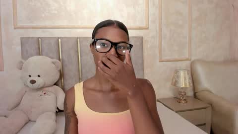 lila bailey  online show from November 11, 7:36 pm