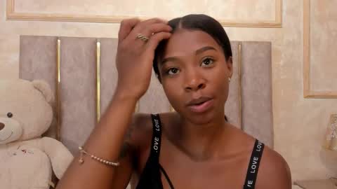 lila bailey  online show from November 12, 8:30 pm