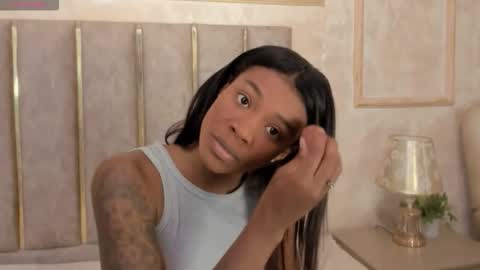 lila bailey  online show from December 13, 7:53 pm