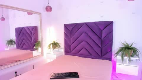 lila bailey  online show from December 22, 9:34 pm