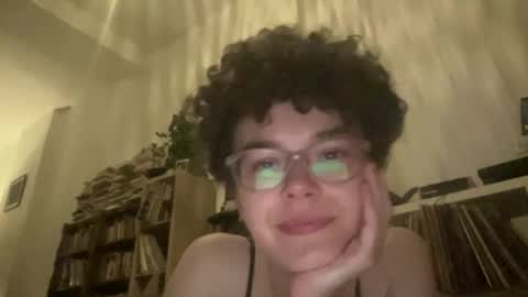 Snapshot of lilac_dreamsss chatting on May 25, 11:33 pm lilac_dreamsss online show from May 25, 11:33 pm