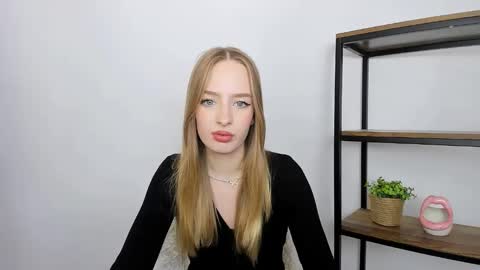 Snapshot of liladesire chatting on December 3, 4:06 pm LiliaDesire online show from December 3, 4:06 pm