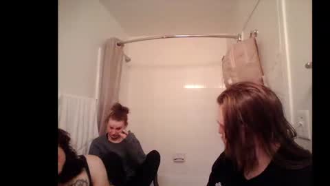 lilbratty_clouds_ogpuffdragon online show from February 4, 11:27 am