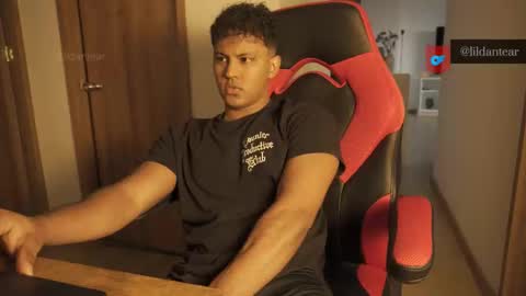 Snapshot of lildantear chatting on December 17, 10:16 pm Dante online show from December 17, 10:16 pm