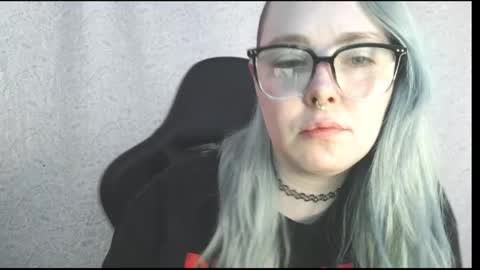Snapshot of lilemmy1999 chatting on June 1, 8:10 pm emily ryanson online show from June 1, 8:10 pm