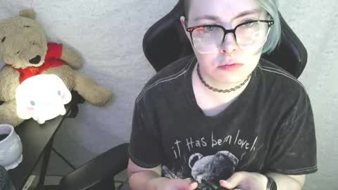 Snapshot of lilemmy1999 chatting on June 2, 8:33 pm emily ryanson online show from June 2, 8:33 pm