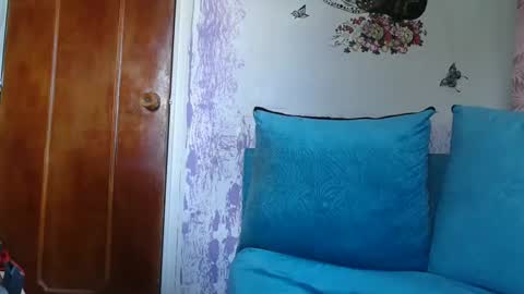 Snapshot of lilhy_mcfly chatting on February 1, 6:19 pm lilieth online show from February 1, 6:19 pm