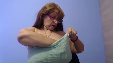 Snapshot of lilhy_mcfly chatting on September 21, 5:03 pm lilieth online show from September 21, 5:03 pm