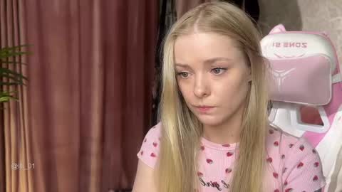 Lili online show from May 1, 2:10 pm